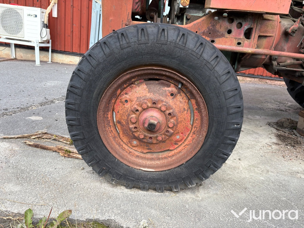 Traktor Volvo BM 320 Buster