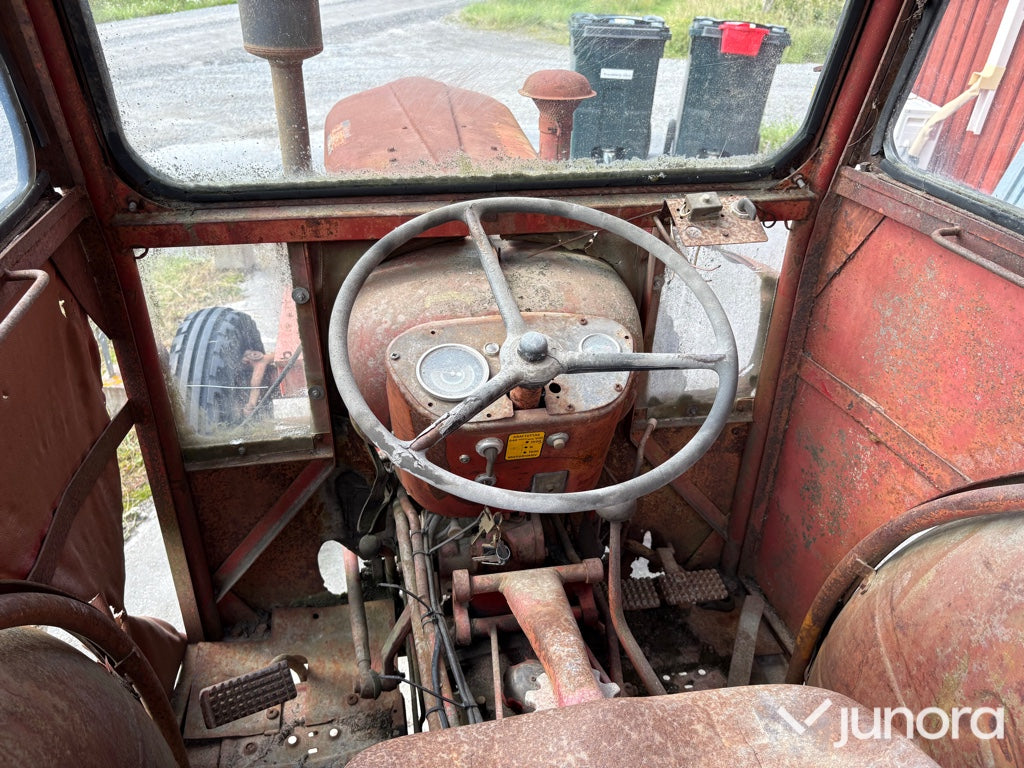 Traktor Volvo BM 320 Buster