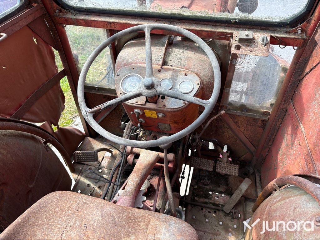 Traktor Volvo BM 320 Buster