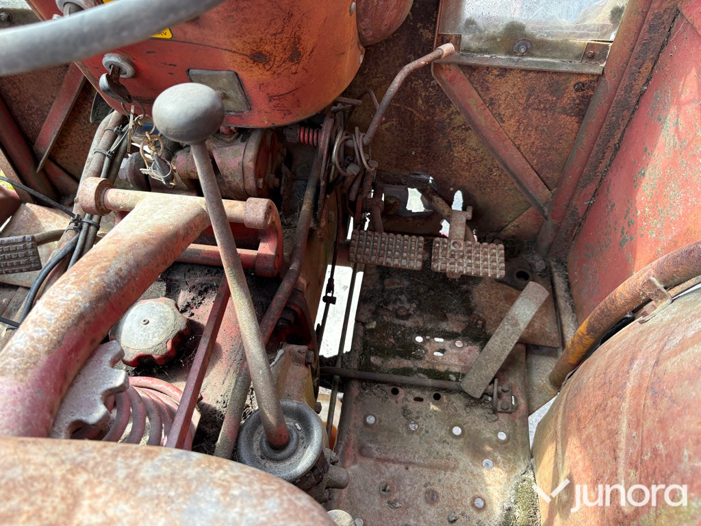 Traktor Volvo BM 320 Buster