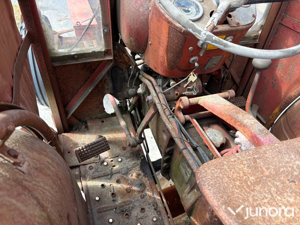 Traktor Volvo BM 320 Buster