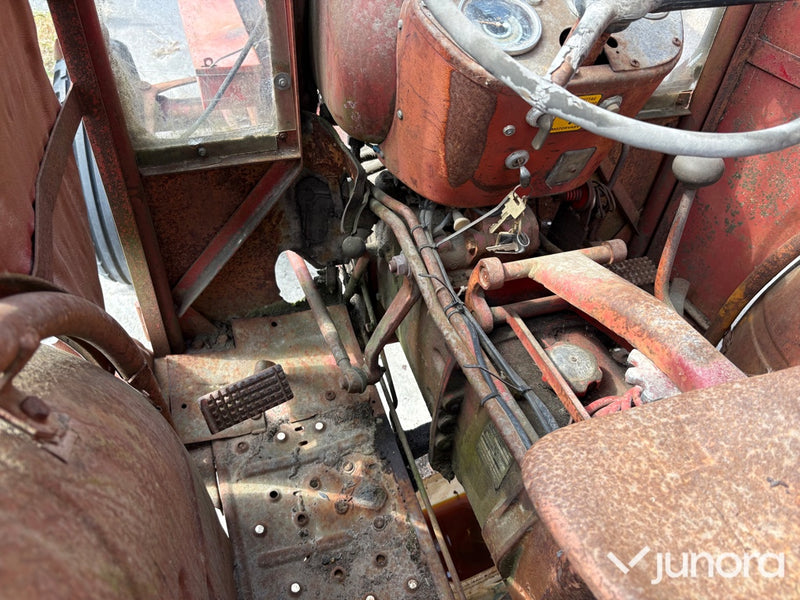 Traktor Volvo BM 320 Buster