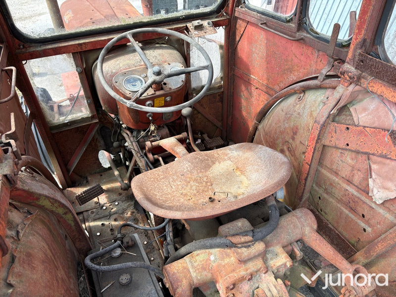 Traktor Volvo BM 320 Buster