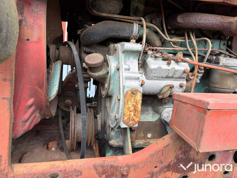 Traktor Volvo BM 320 Buster