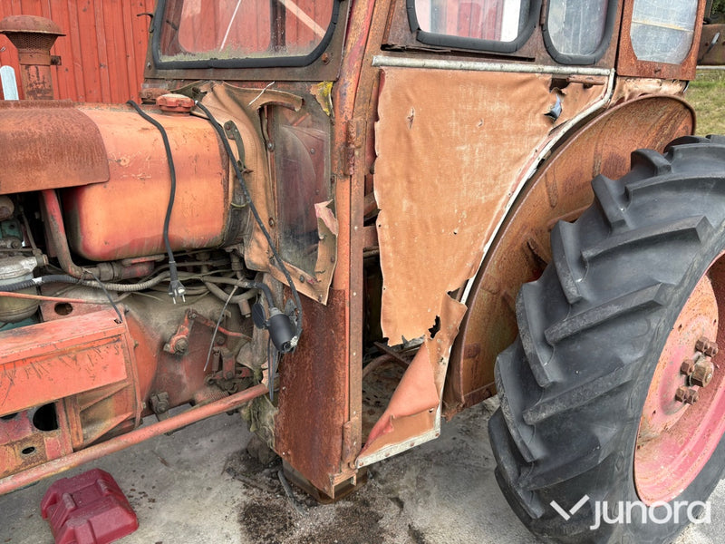 Traktor Volvo BM 320 Buster