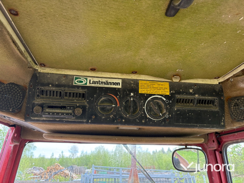Traktor-INTERNATIONAL 844 AXL