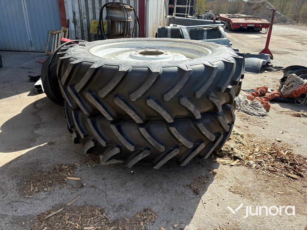 Traktordäck med fälg - 340/85 R38