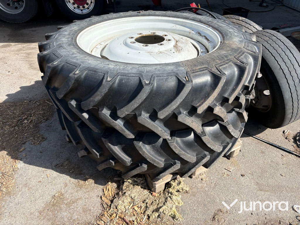 Traktordäck med fälg - 340/85 R38