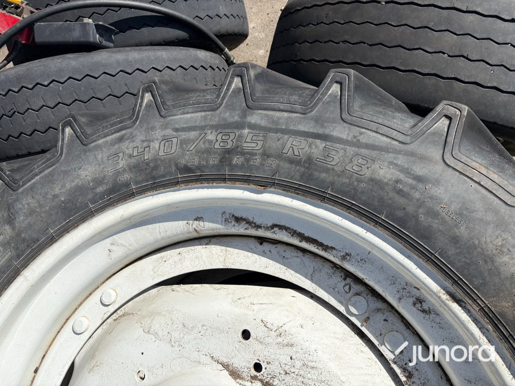 Traktordäck med fälg - 340/85 R38