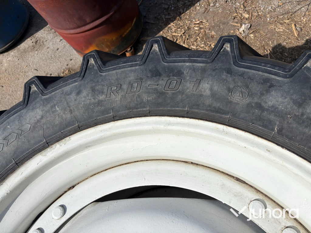 Traktordäck med fälg - 340/85 R38