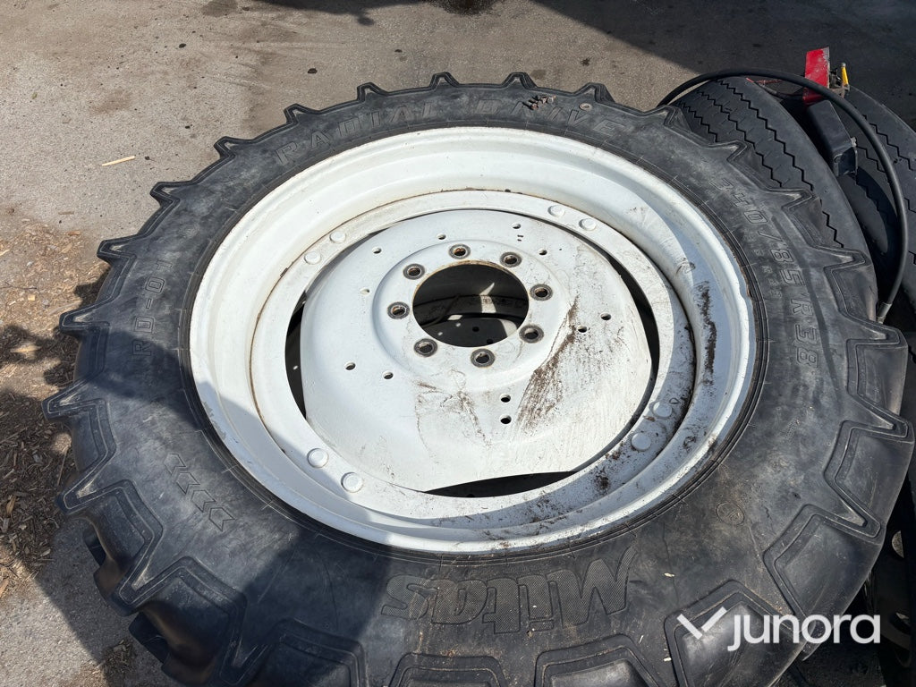 Traktordäck med fälg - 340/85 R38
