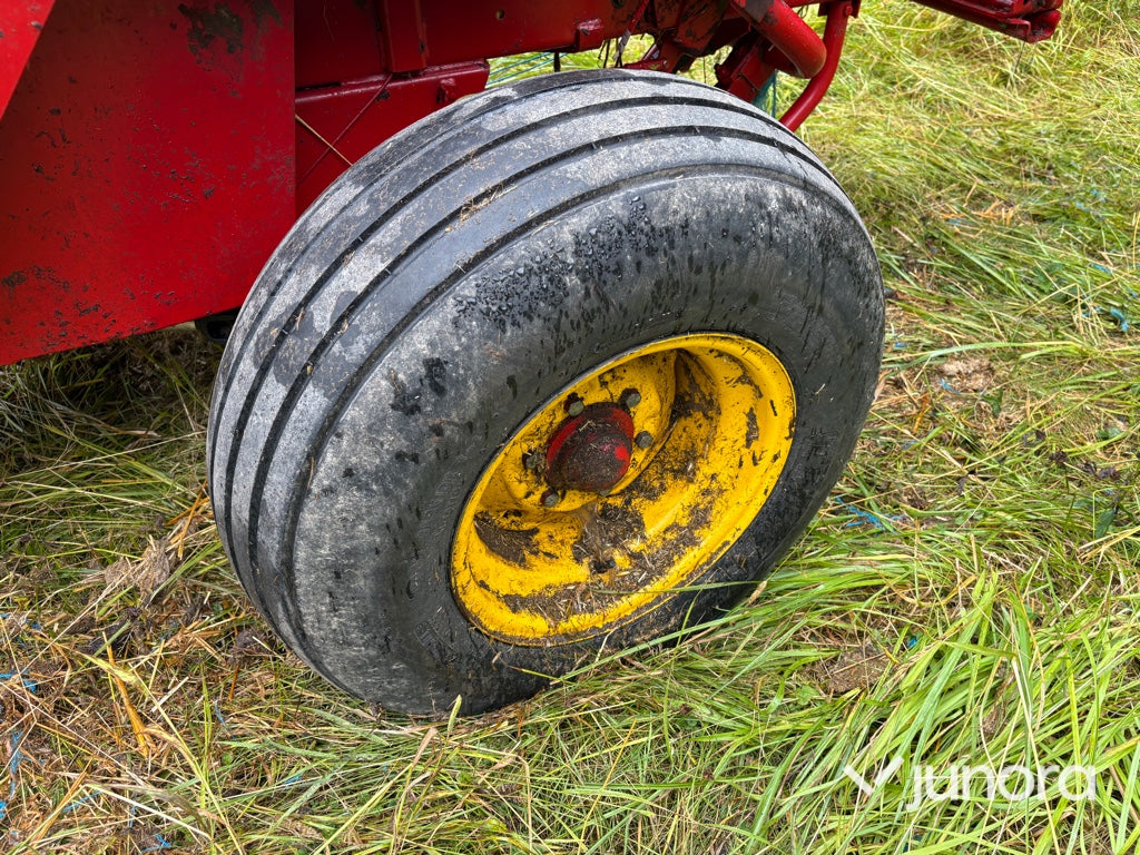 Hårdpress New Holland 575