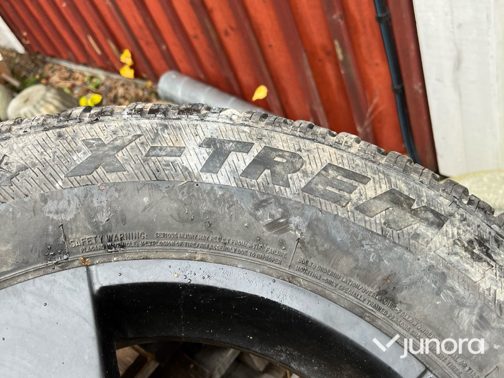 Vinterdäck - dubb med fälg, 215/70R16
