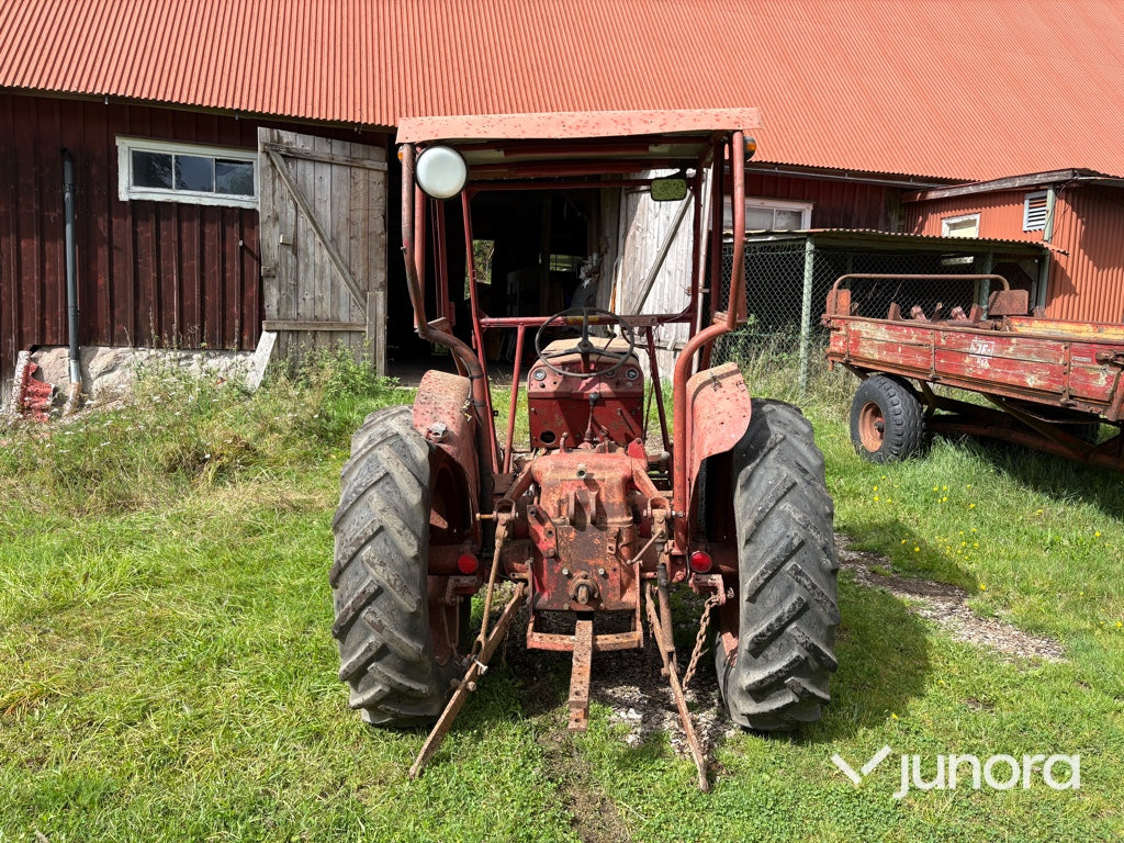 Traktor Mc Cormick Intern. B275