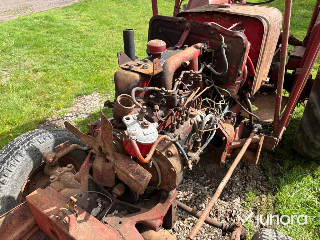 Traktor Mc Cormick Intern. B275