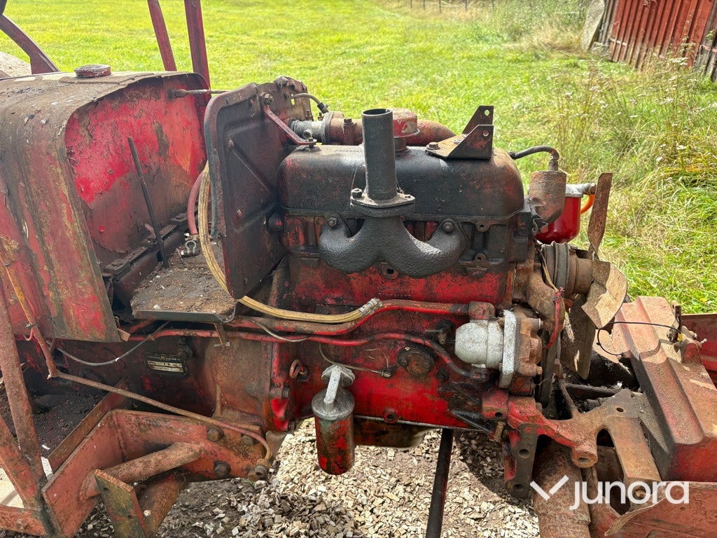 Traktor Mc Cormick Intern. B275