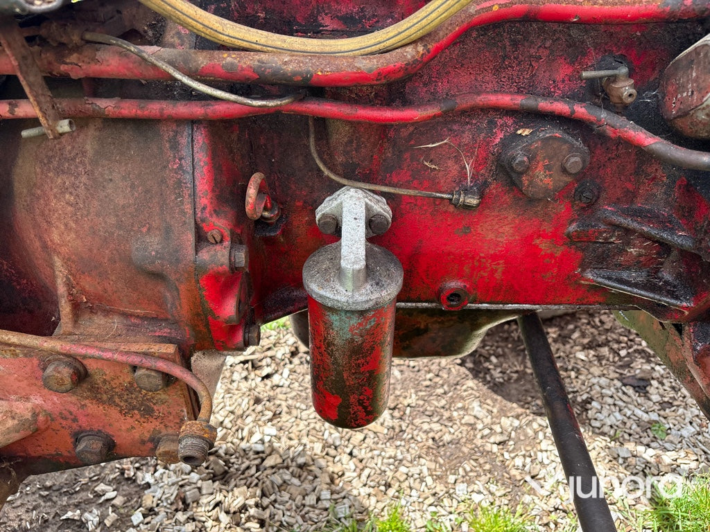 Traktor Mc Cormick Intern. B275