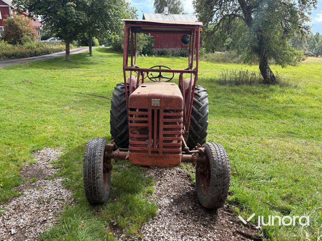 Traktor Mc Cormick Intern. B275
