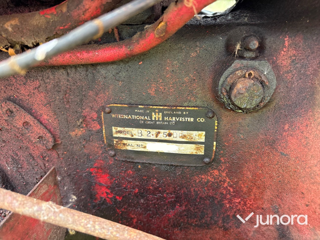 Traktor Mc Cormick Intern. B275