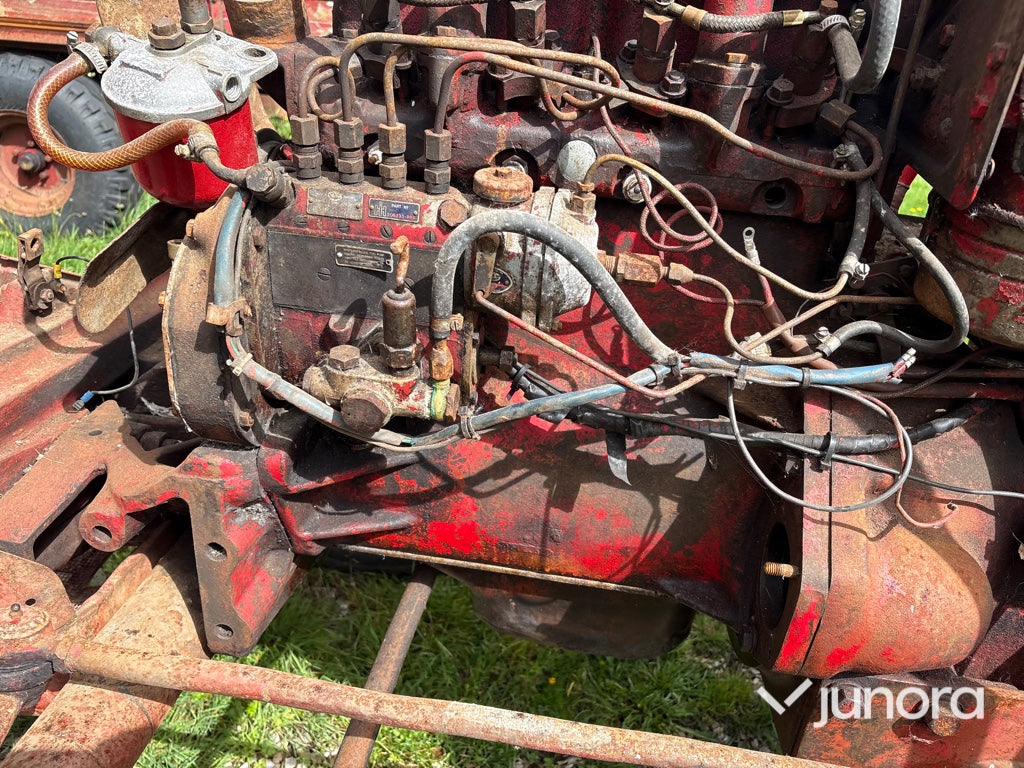 Traktor Mc Cormick Intern. B275