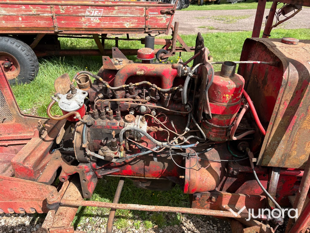 Traktor Mc Cormick Intern. B275