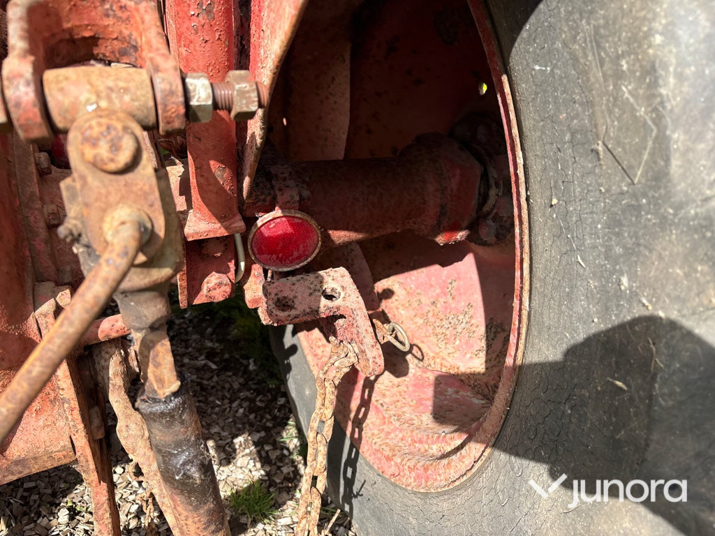 Traktor Mc Cormick Intern. B275