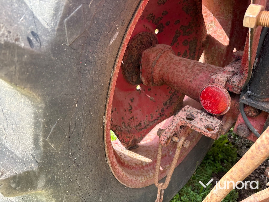 Traktor Mc Cormick Intern. B275