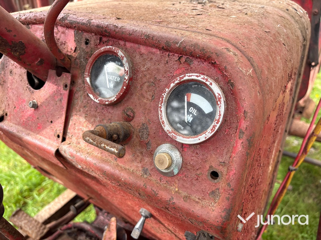 Traktor Mc Cormick Intern. B275