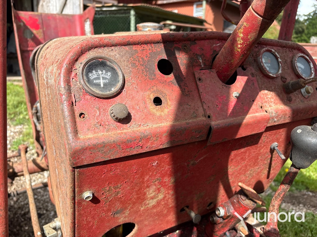 Traktor Mc Cormick Intern. B275