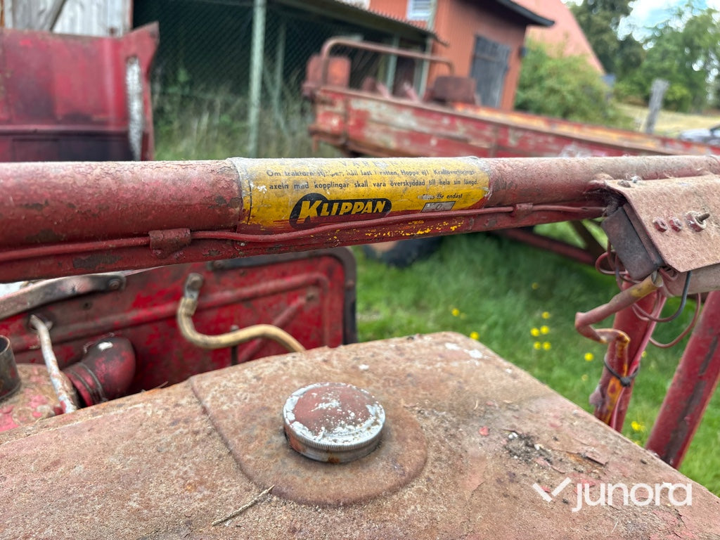 Traktor Mc Cormick Intern. B275