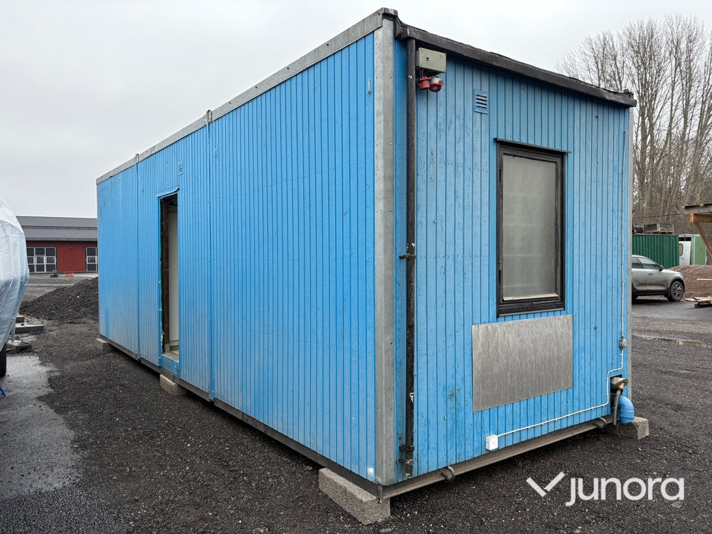 Byggbod – ca 8,5 × 2,9 m, med sanitetsutrustning