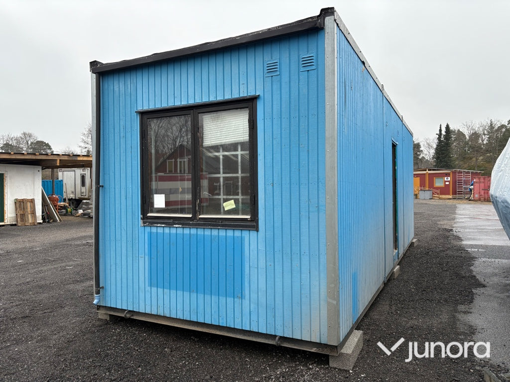 Byggbod – ca 8,5 × 2,9 m, med sanitetsutrustning