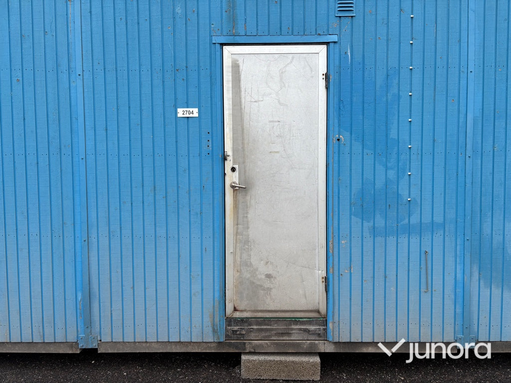 Byggbod – ca 8,5 × 2,9 m, med sanitetsutrustning