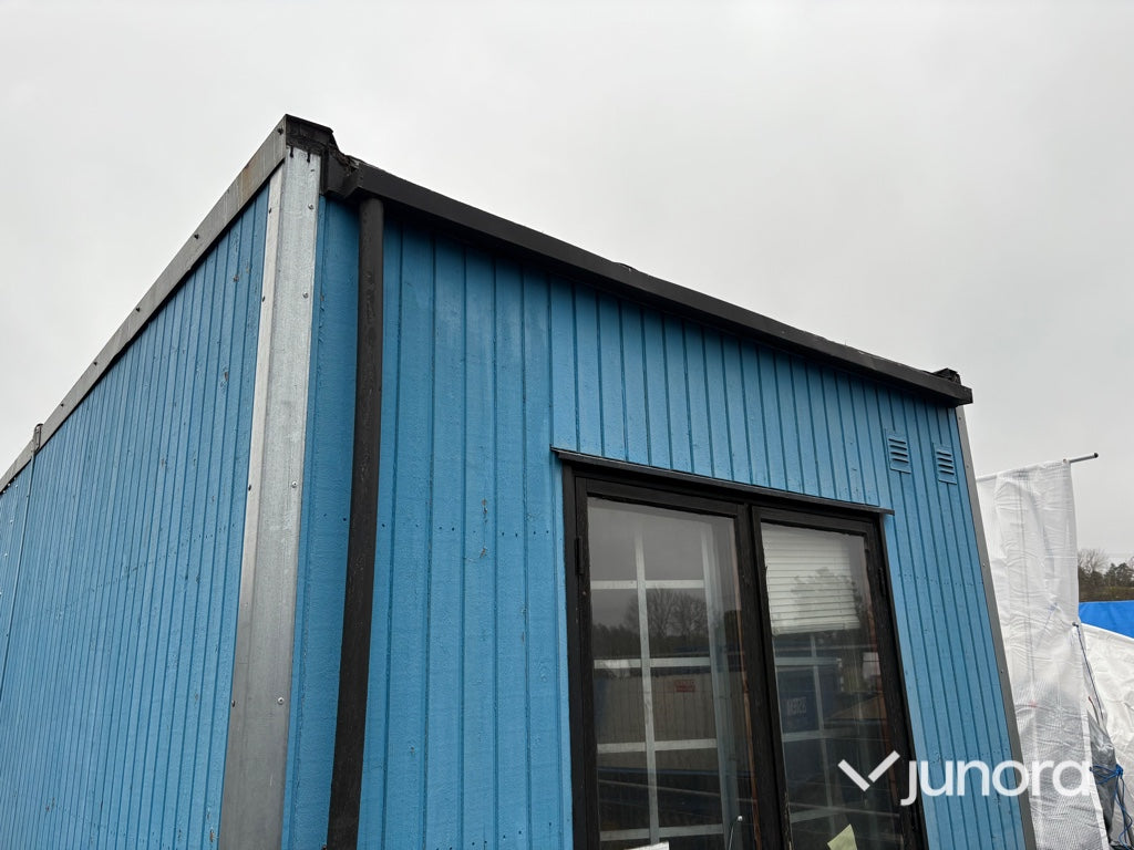 Byggbod – ca 8,5 × 2,9 m, med sanitetsutrustning