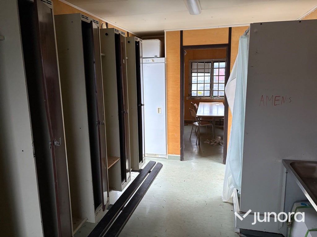 Byggbod – ca 8,5 × 2,9 m, med sanitetsutrustning