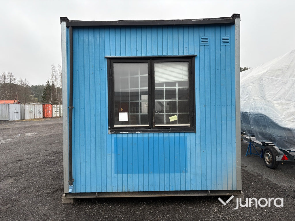 Byggbod – ca 8,5 × 2,9 m, med sanitetsutrustning
