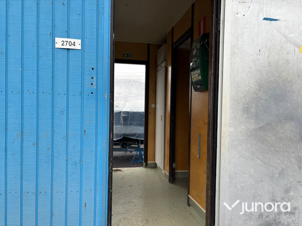 Byggbod – ca 8,5 × 2,9 m, med sanitetsutrustning