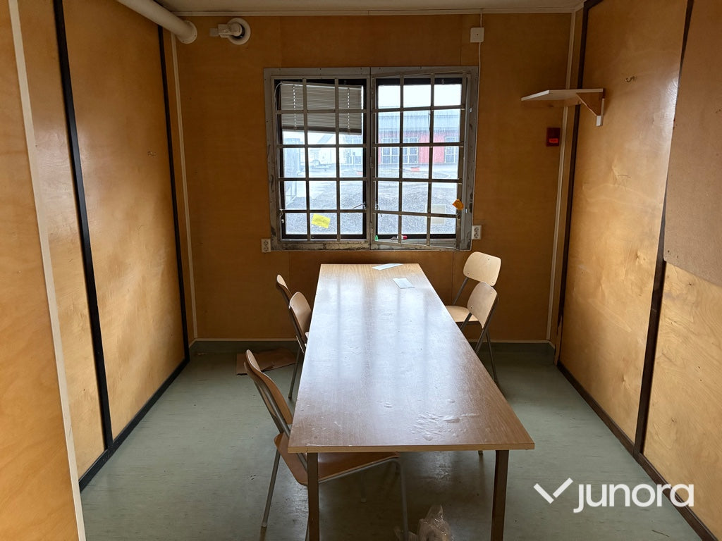 Byggbod – ca 8,5 × 2,9 m, med sanitetsutrustning