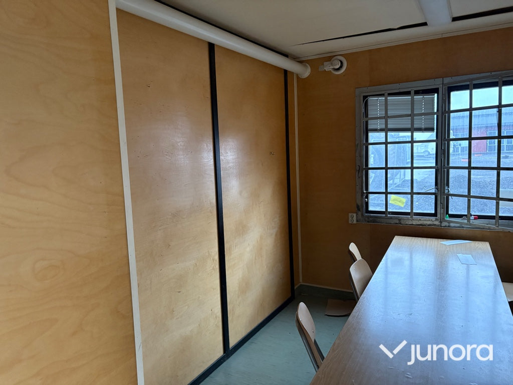 Byggbod – ca 8,5 × 2,9 m, med sanitetsutrustning