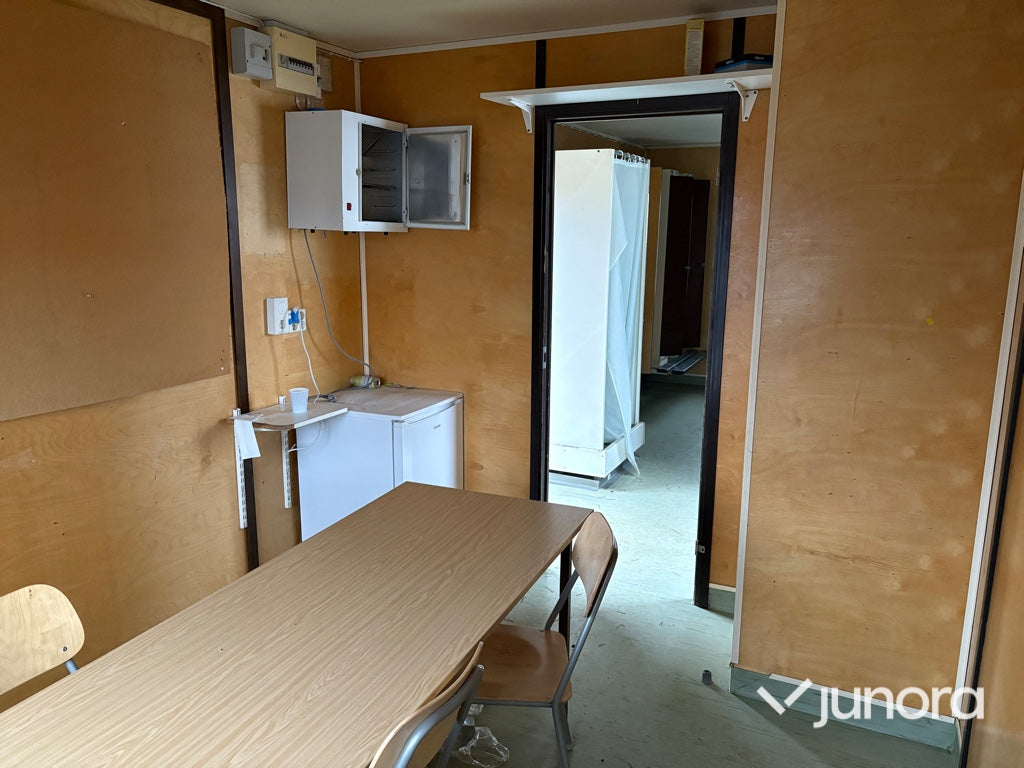 Byggbod – ca 8,5 × 2,9 m, med sanitetsutrustning