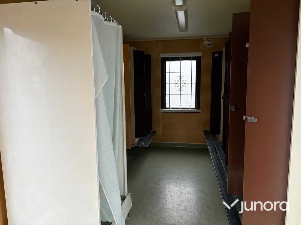 Byggbod – ca 8,5 × 2,9 m, med sanitetsutrustning