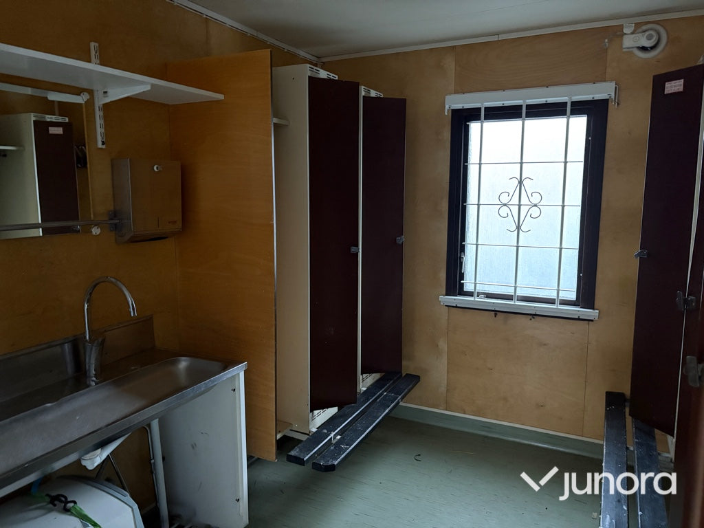 Byggbod – ca 8,5 × 2,9 m, med sanitetsutrustning