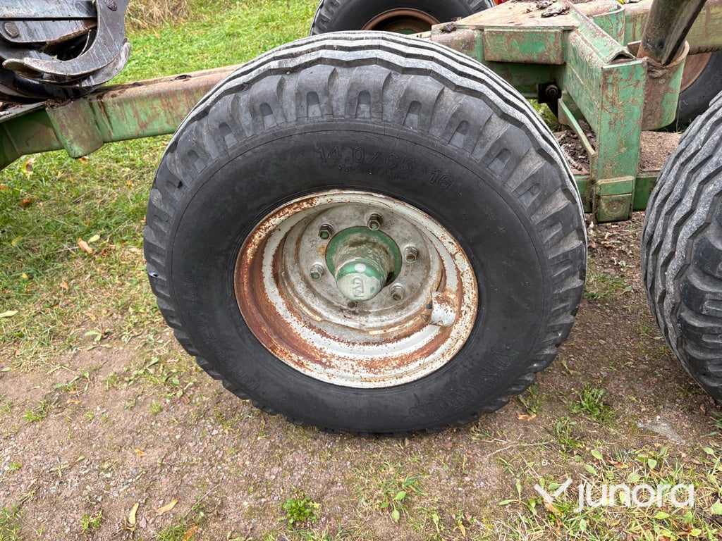 Källefall skogsvagn med kran och ramstyrning