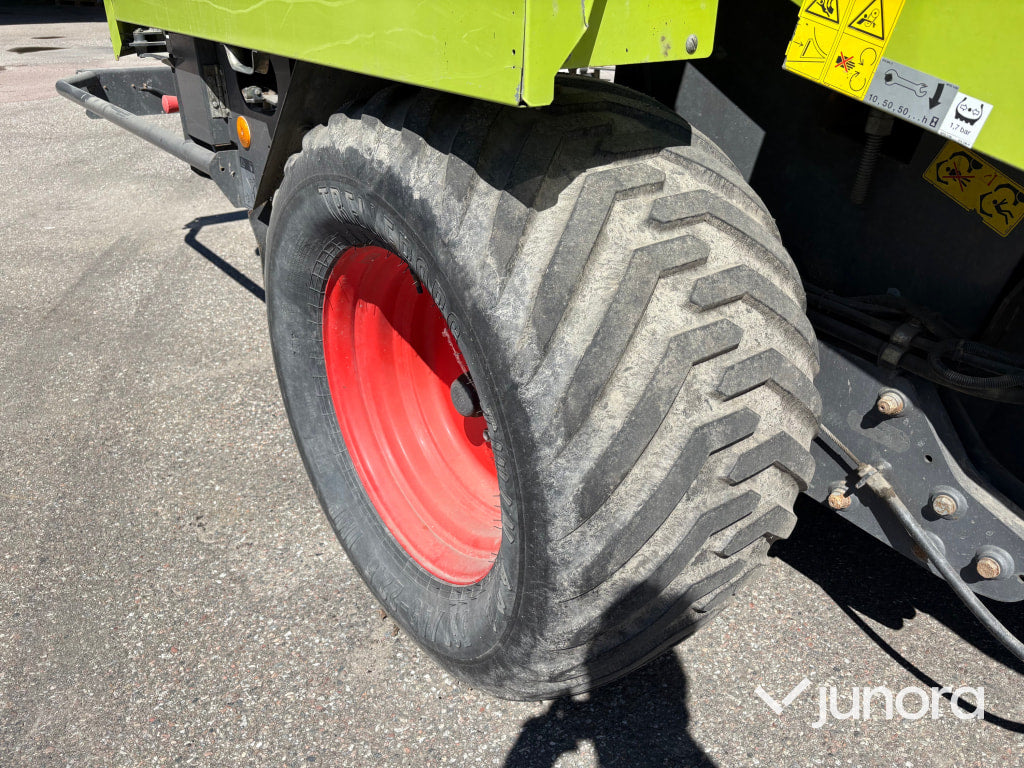 Rundbalspress Claas Rollant 355