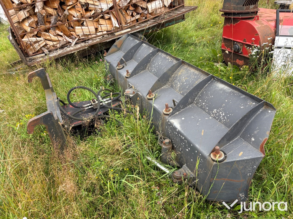 Snöblad 2,8m – Hydrauliskt Diagonalblad