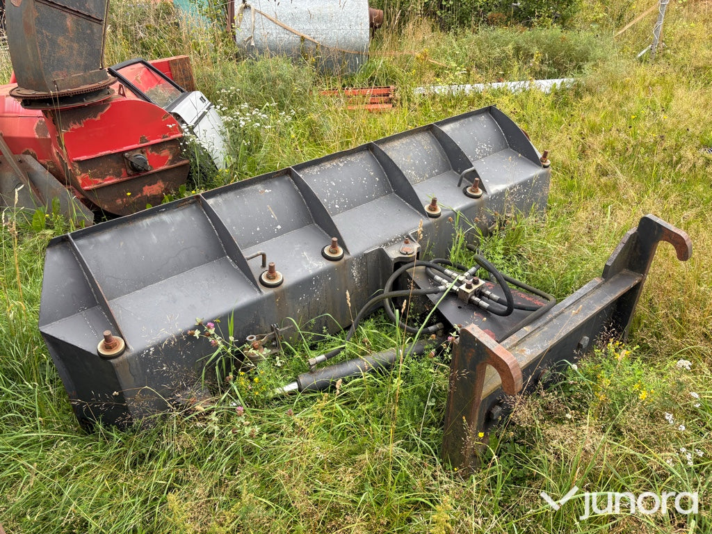 Snöblad 2,8m – Hydrauliskt Diagonalblad
