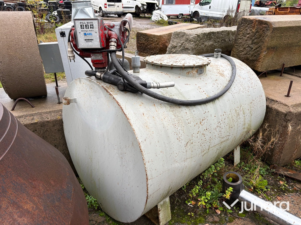 Bränsletank med pump
