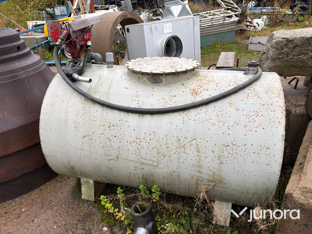 Bränsletank med pump