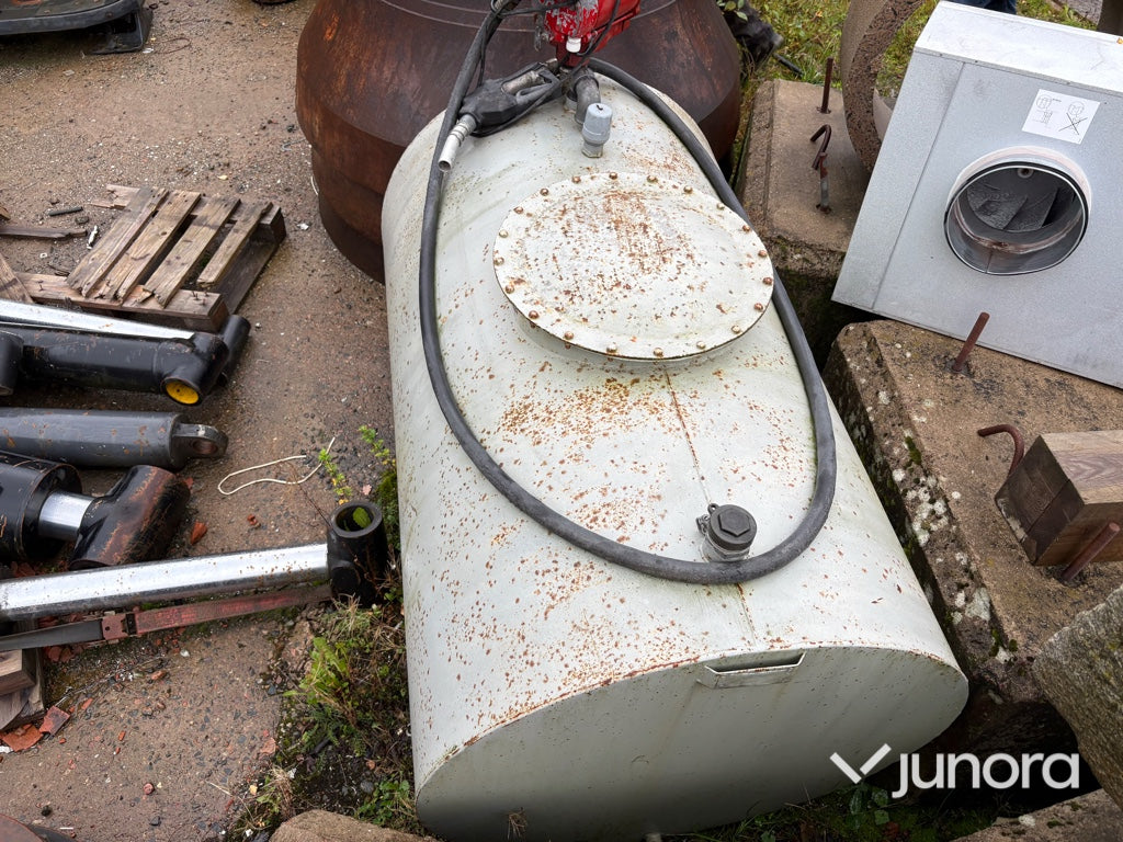 Bränsletank med pump