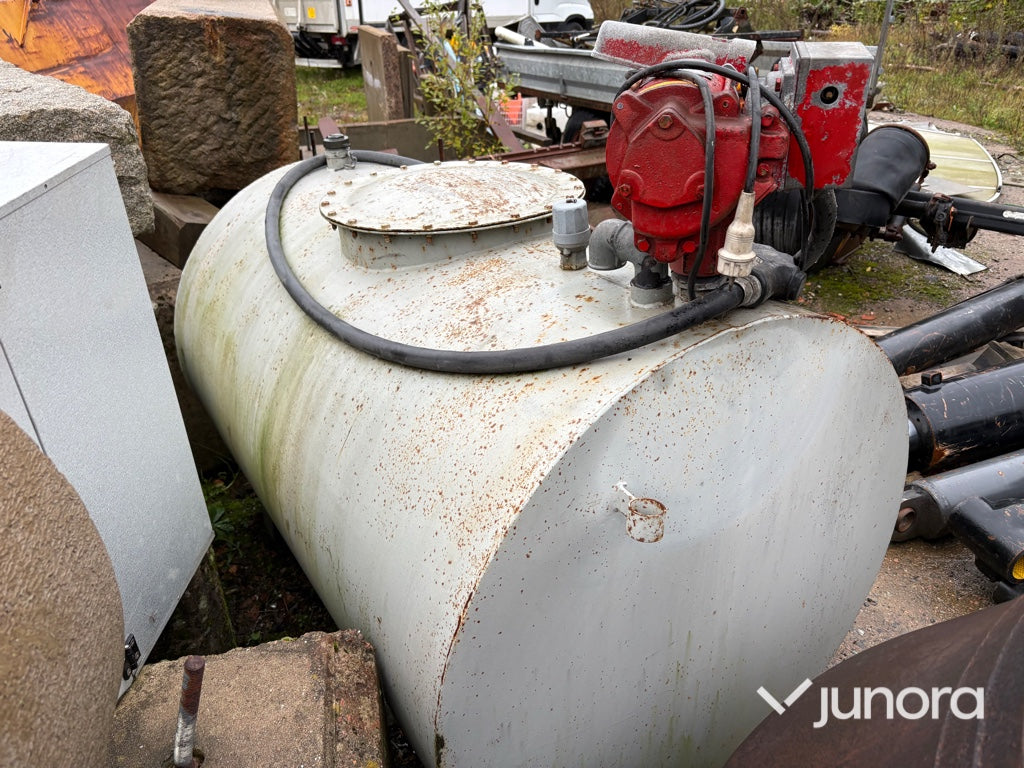 Bränsletank med pump
